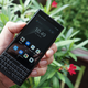 Imagen para el artículo titulado Unihertz Titan Slim: una BlackBerry Android sencilla y barata reservada para nostálgicos del teclado físico
